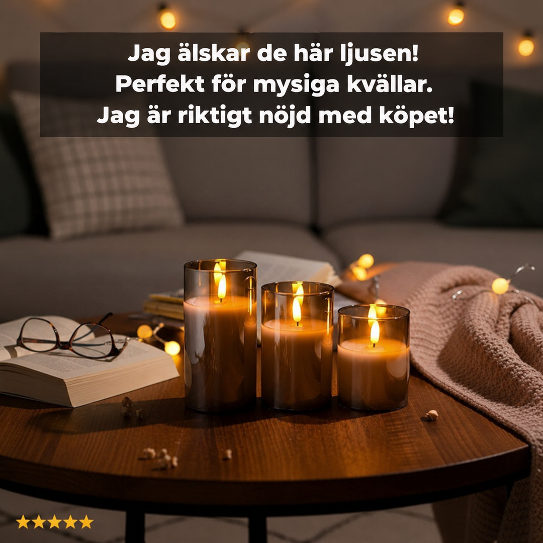 Tre tända Flamerick-blockljus i glasknoppar på ett soffbord bredvid en öppen bok och glasögon, med stjärnbetyg och ett kundomdöme ovanpå.